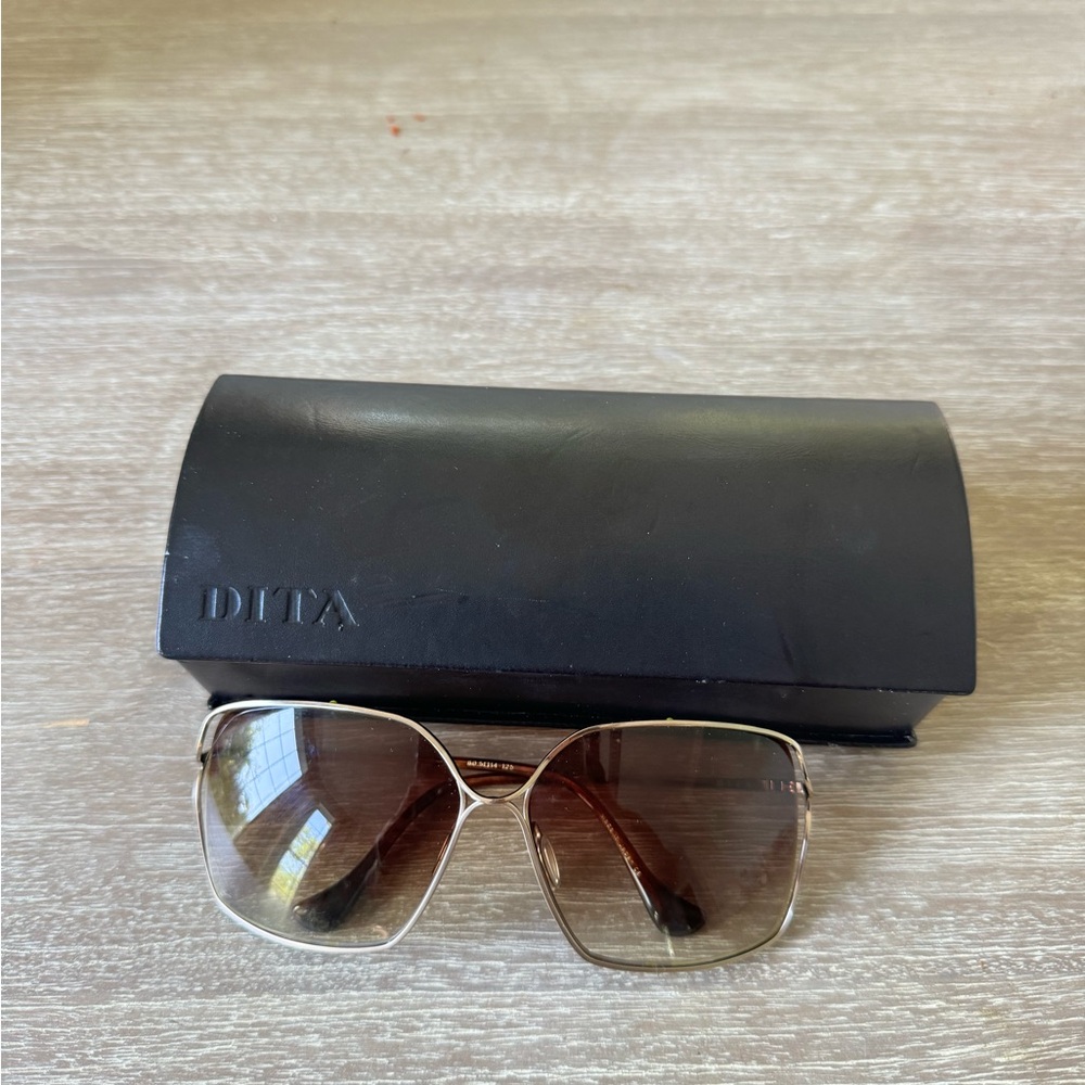 Dita Oversized Sunglasses - image 6